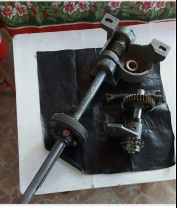 Eje de fuerza con manchon de goma y transmision helicoidal