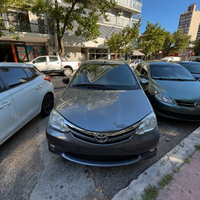 TOYOTA ETIOS 1.5 XLS 5P M/T - AÑO 2.014