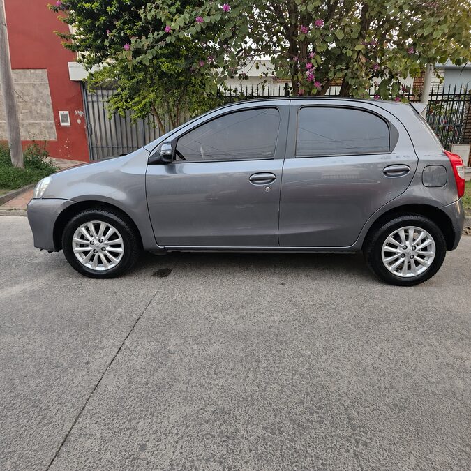 TOYOTA ETIOS 1.5 XLS 5P M/T - AÑO 2.014