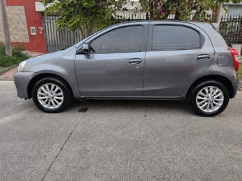 TOYOTA ETIOS 1.5 XLS 5P M/T - AÑO 2.014