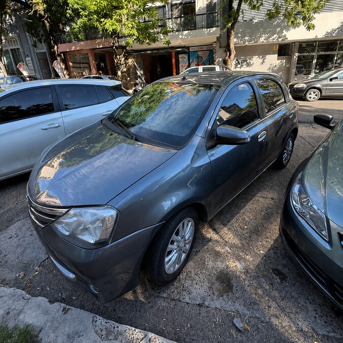 TOYOTA ETIOS 1.5 XLS 5P M/T - AÑO 2.014