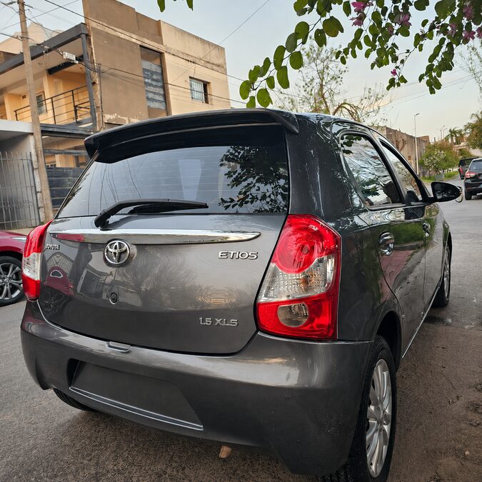 TOYOTA ETIOS 1.5 XLS 5P M/T - AÑO 2.014