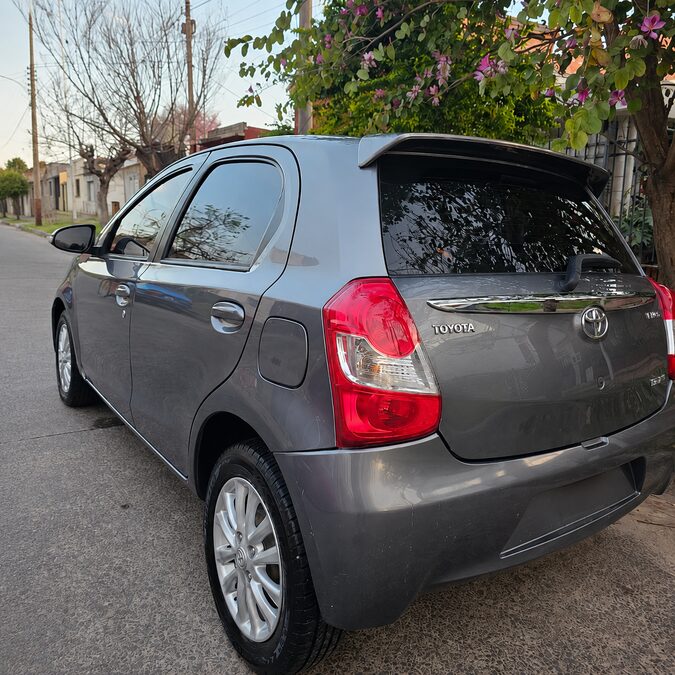 TOYOTA ETIOS 1.5 XLS 5P M/T - AÑO 2.014