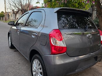 TOYOTA ETIOS 1.5 XLS 5P M/T - AÑO 2.014