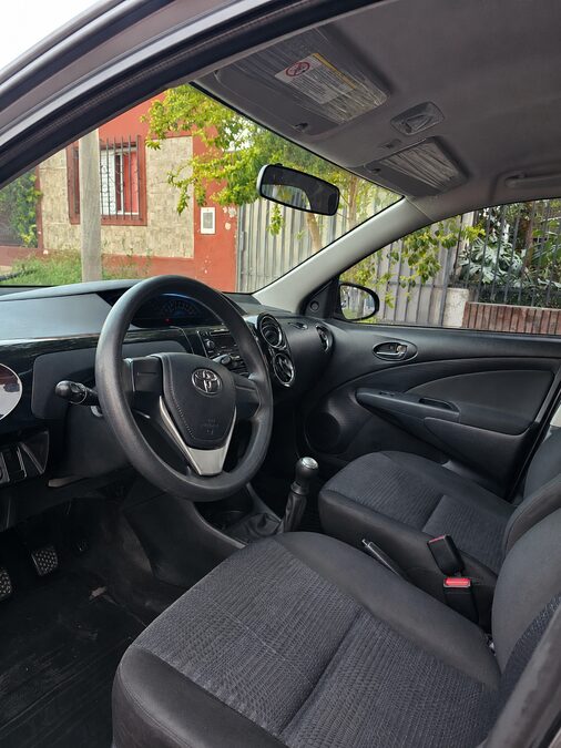TOYOTA ETIOS 1.5 XLS 5P M/T - AÑO 2.014
