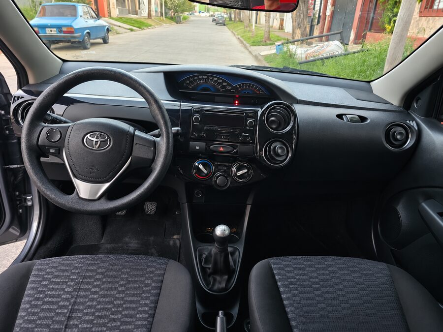 TOYOTA ETIOS 1.5 XLS 5P M/T - AÑO 2.014