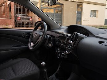 TOYOTA ETIOS 1.5 XLS 5P M/T - AÑO 2.014