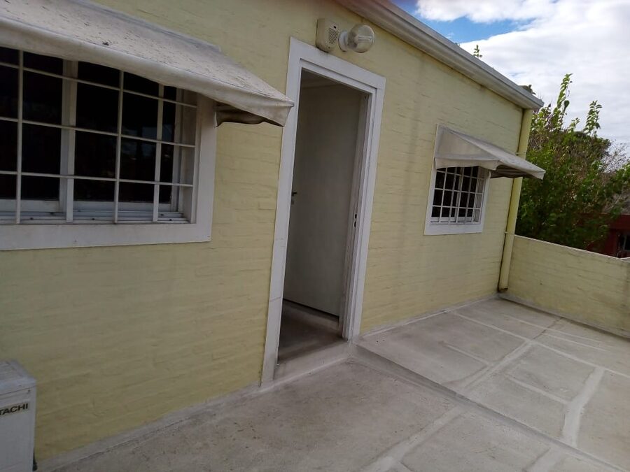 VENDO DEPARTAMENTO PLANTA ALTA MUY LINDA ZONA ,TRANQUILA Y COMERCIAL