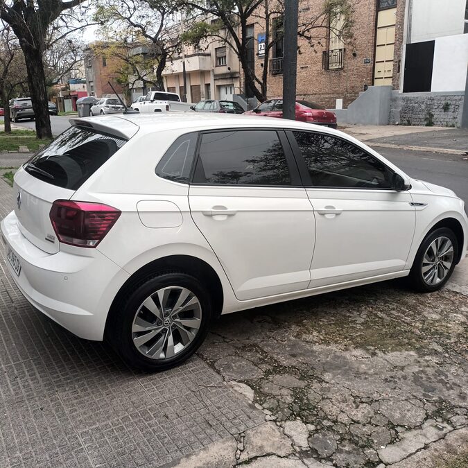VOLKSWAGEN POLO HIGHLINE  2018