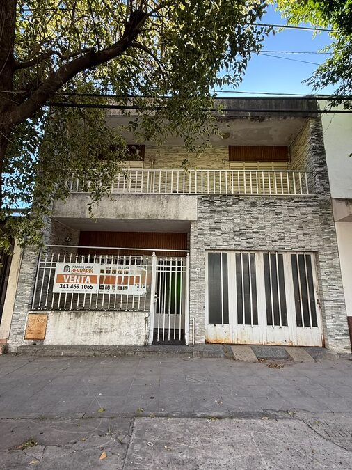 Casa dentro de Bv calle Victoria 481.-