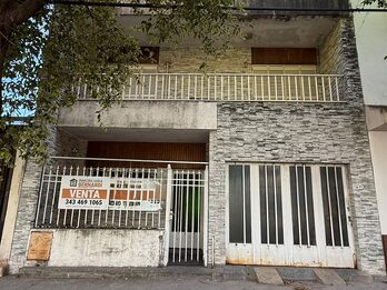 Casa dentro de Bv calle Victoria 481.-