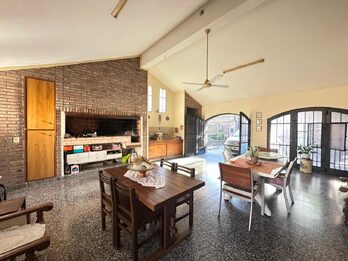 ✅VENDO/PERMUTO CHALET 3 DOR, 4 BAÑOS, PILETA U$D 295.000🔥
