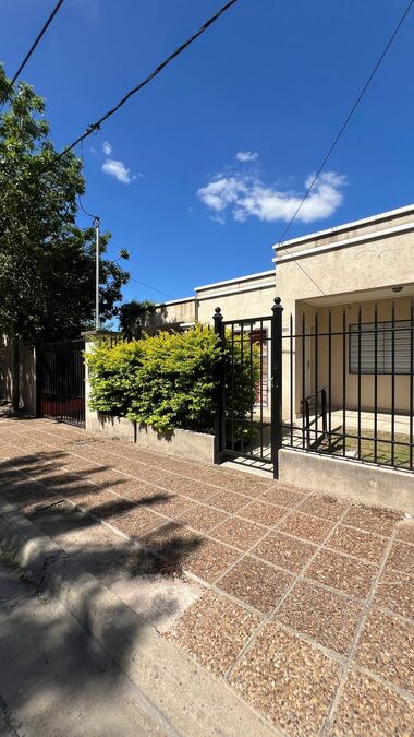 Camino Cuchilla Grande 3017 / Gran salon + casa