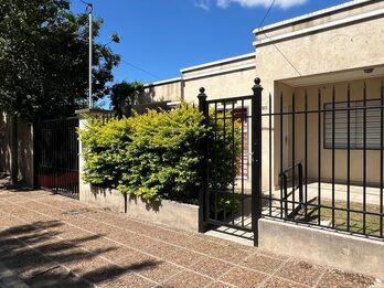 Camino Cuchilla Grande 3017 / Gran salon + casa