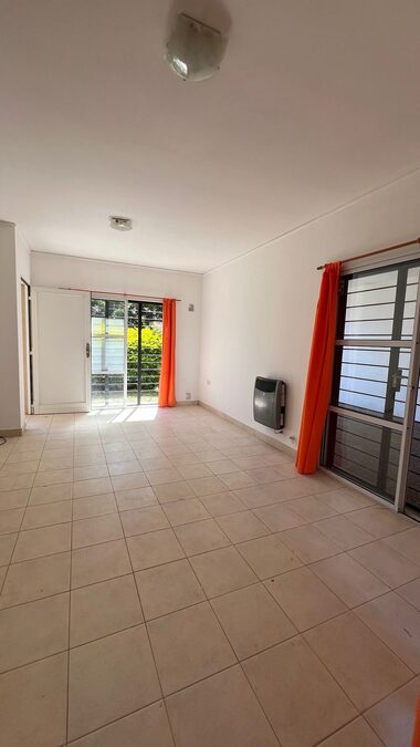 Camino Cuchilla Grande 3017 / Gran salon + casa