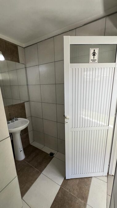 Camino Cuchilla Grande 3017 / Gran salon + casa