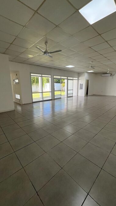 Camino Cuchilla Grande 3017 / Gran salon + casa