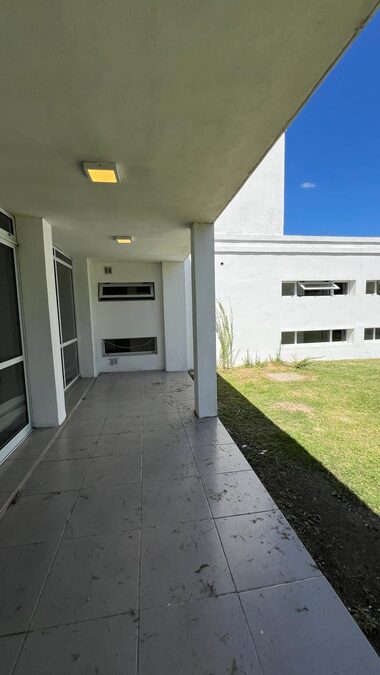 Camino Cuchilla Grande 3017 / Gran salon + casa