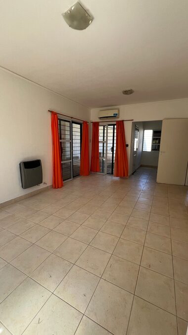 Camino Cuchilla Grande 3017 / Gran salon + casa