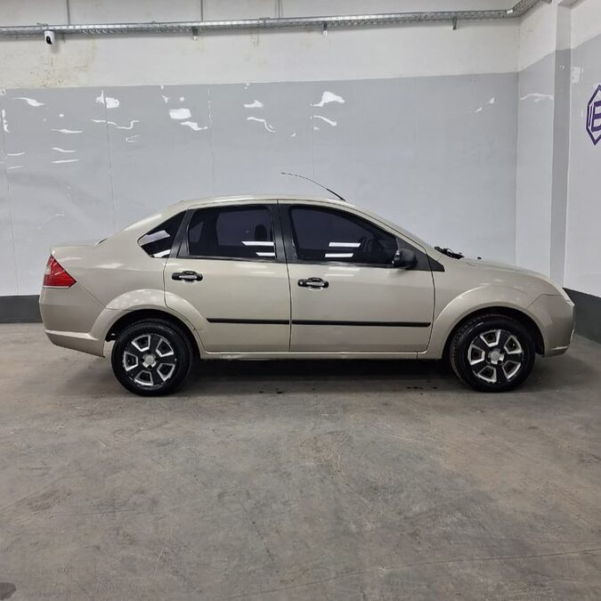 FORD FIESTA MAX 1.6L - 2010 - 193.000 KMS