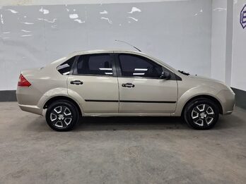 FORD FIESTA MAX 1.6L - 2010 - 193.000 KMS