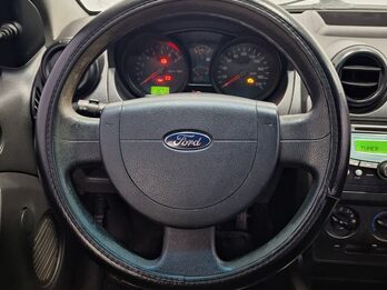 FORD FIESTA MAX 1.6L - 2010 - 193.000 KMS