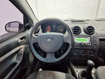 FORD FIESTA MAX 1.6L - 2010 - 193.000 KMS