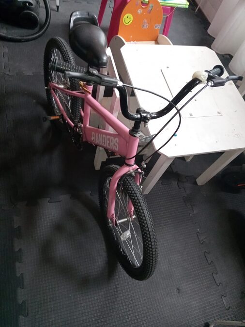 VENDO HERMOSA BICICLETA DE NIÑA RODADO 20