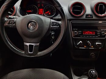 VOLKSWAGEN GOL SPORTLINE 1.6 5P – 2015 – 128.000 KM