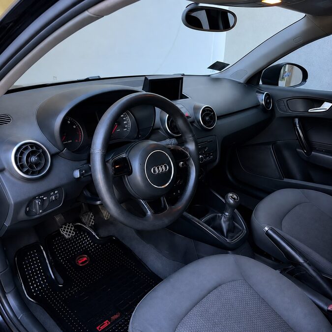 AUDI A1 1.2 T FSI ATTRACTION MANUAL - AÑO 2.012