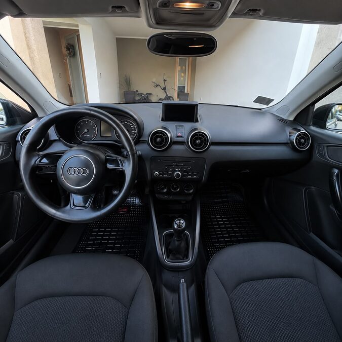 AUDI A1 1.2 T FSI ATTRACTION MANUAL - AÑO 2.012
