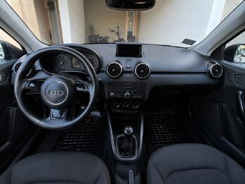 AUDI A1 1.2 T FSI ATTRACTION MANUAL - AÑO 2.012