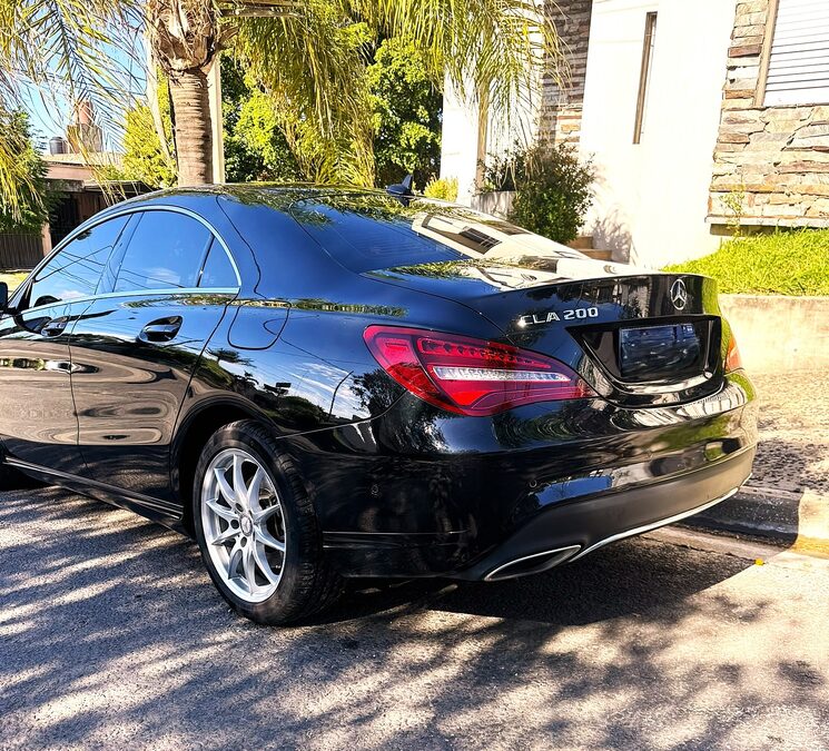 MERCEDES BENZ CLA 200 impecable