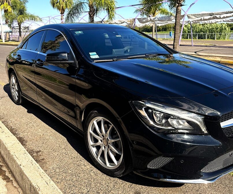 MERCEDES BENZ CLA 200 impecable