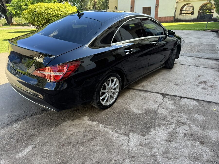 MERCEDES BENZ CLA 200 impecable