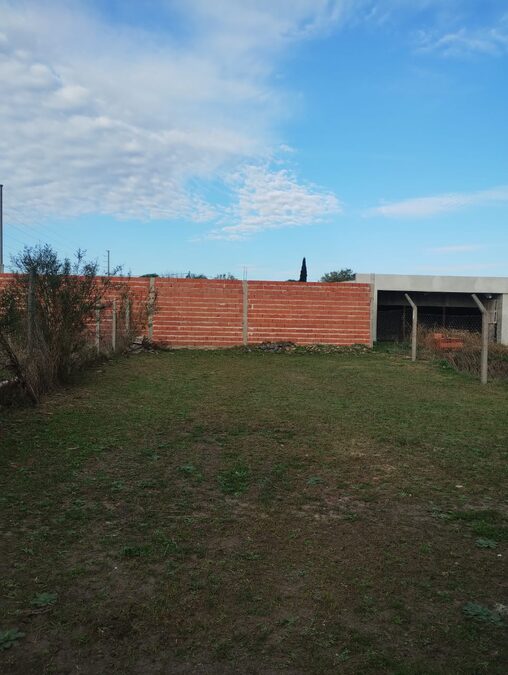 SE VENDE CASA EN COLONIA AVELLANEDA
