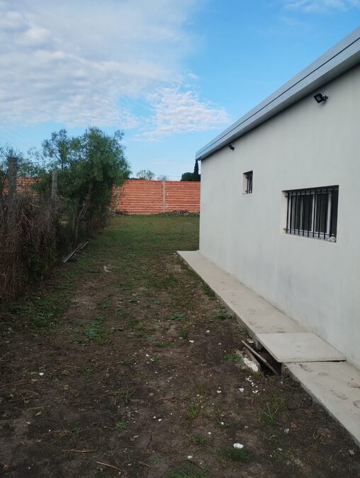 SE VENDE CASA EN COLONIA AVELLANEDA