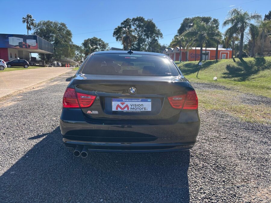 BMW  330I SEDAN EXECUTIVE. Recibo vehículo