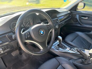 BMW  330I SEDAN EXECUTIVE. Recibo vehículo