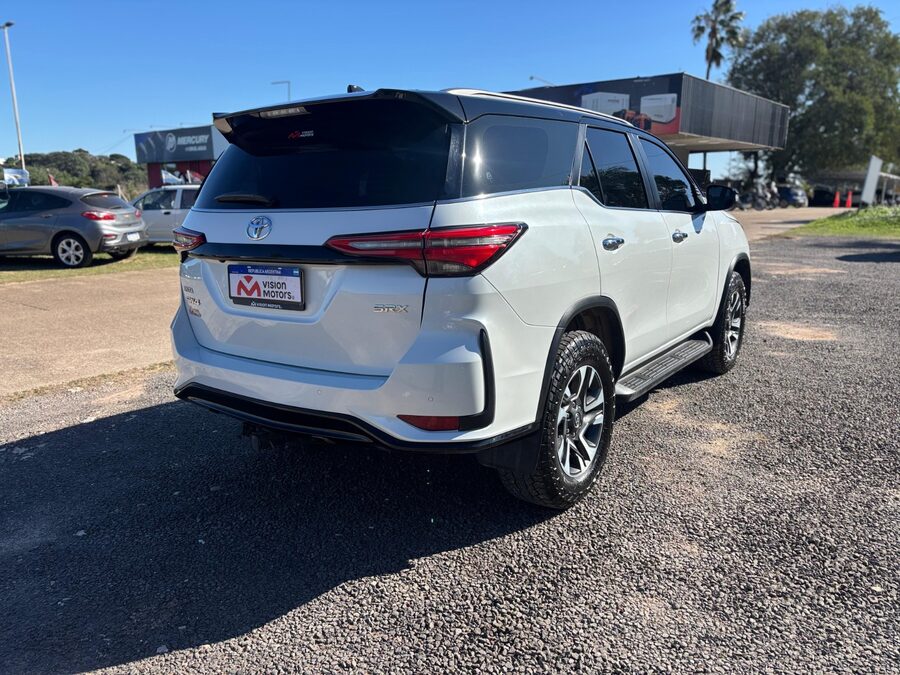 TOYOTA  HILUX SW4 4X4 SRX 2.8 TDI 6 AT 7A