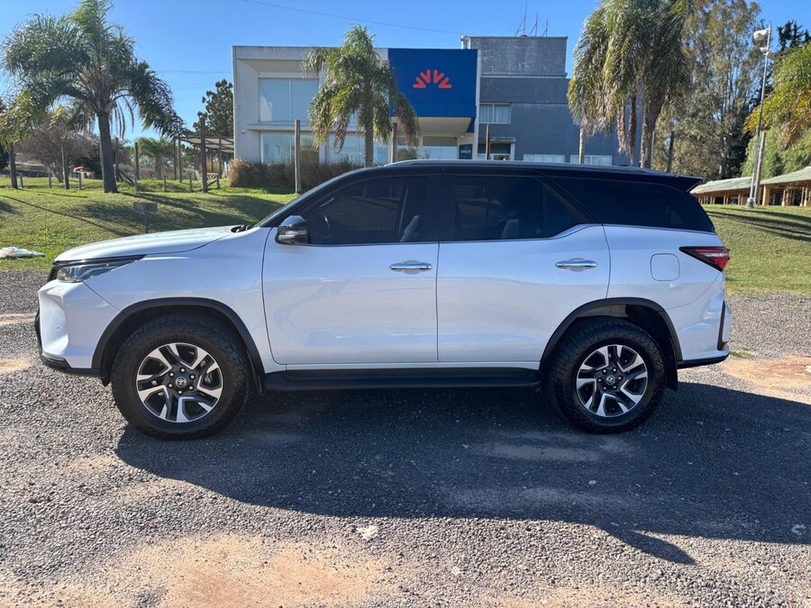 TOYOTA  HILUX SW4 4X4 SRX 2.8 TDI 6 AT 7A