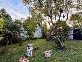 Gran terreno con vivienda y depósito sobre Blas Parera 🏡