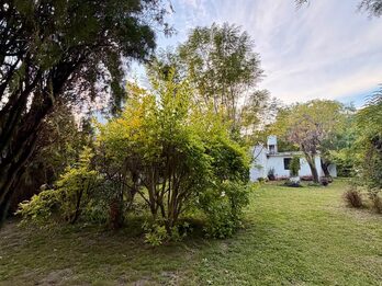 Gran terreno con vivienda y depósito sobre Blas Parera 🏡