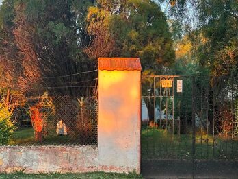 Gran terreno con vivienda y depósito sobre Blas Parera 🏡