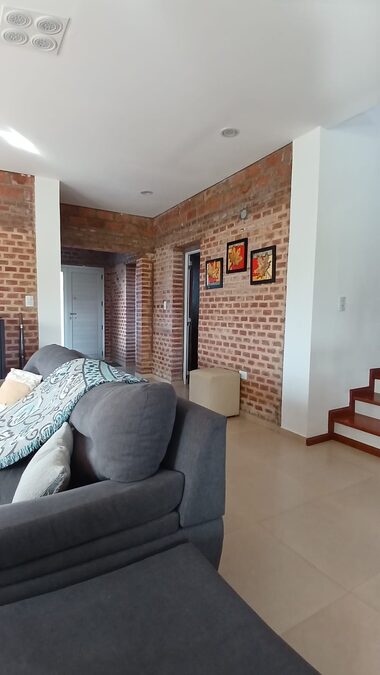 EN VENTA | IMPONENTE CASA MODERNA EN LOTEO SANTA MARÍA + LOTE DE  627MT2