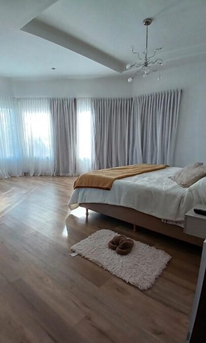 EN VENTA | IMPONENTE CASA MODERNA EN LOTEO SANTA MARÍA + LOTE DE  627MT2
