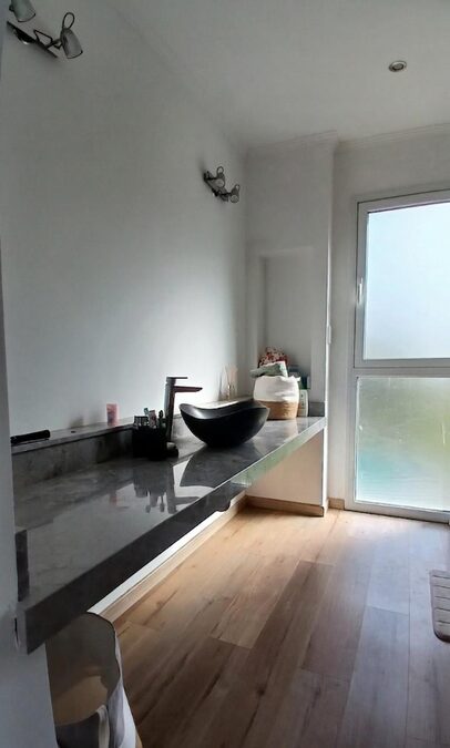 EN VENTA | IMPONENTE CASA MODERNA EN LOTEO SANTA MARÍA + LOTE DE  627MT2