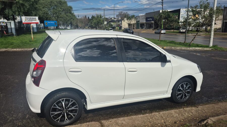 TOYOTA ETIOS XLS 2021 MANUAL