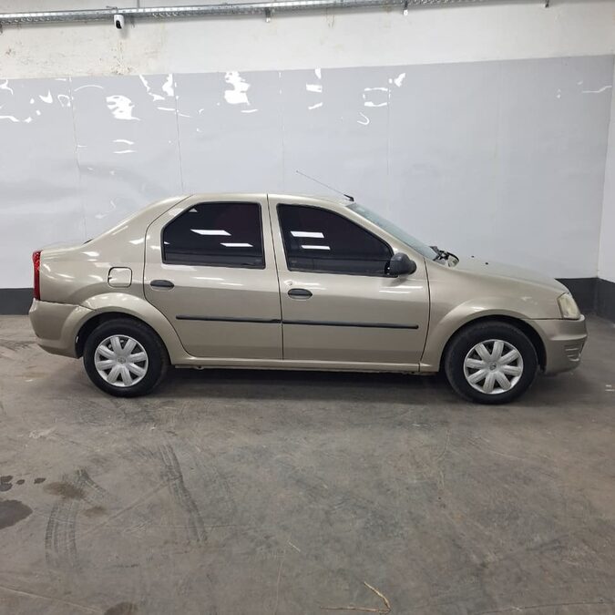RENAULT LOGAN PACK II - 2013 -  210.000 KMS
