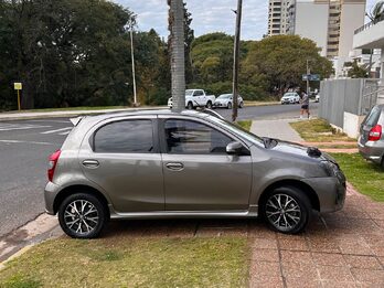 VENDO TOYOTA ETIOS XLS 2019